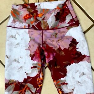 COLORADO THREADS size M. EUC!!